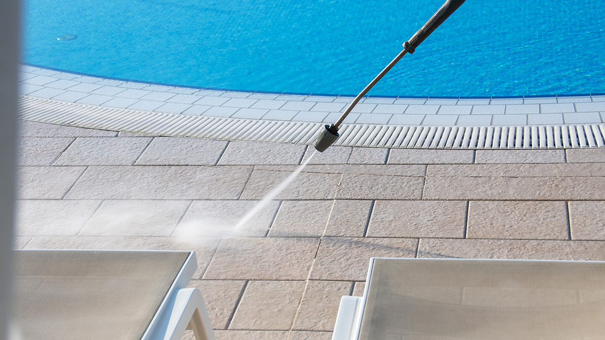 Nettoyage haute pression terrasse piscine