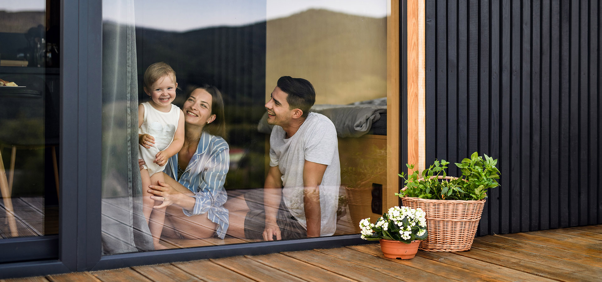 Famille profitant de la terrasse